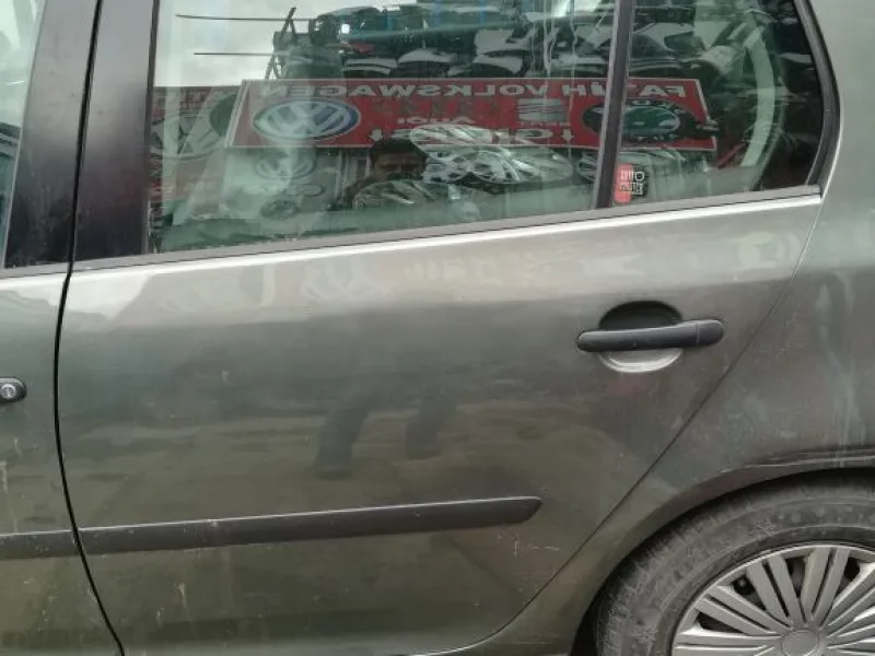 Volkswagen Golf 5 Orta Konsol & Kol Dayama Ünitesi