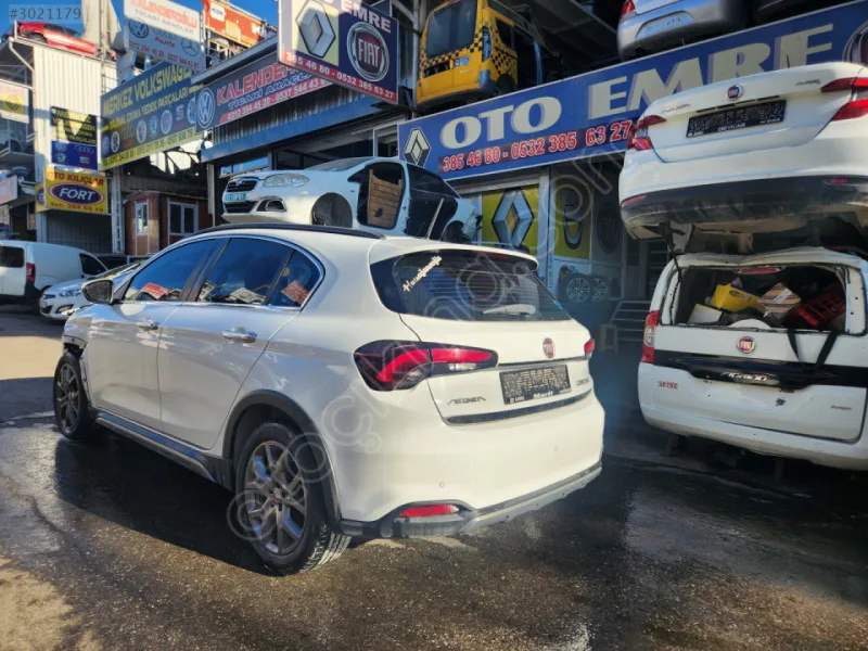 Fiat Egea Cross Arka Stop Lambası Bagaj Üstü Sol