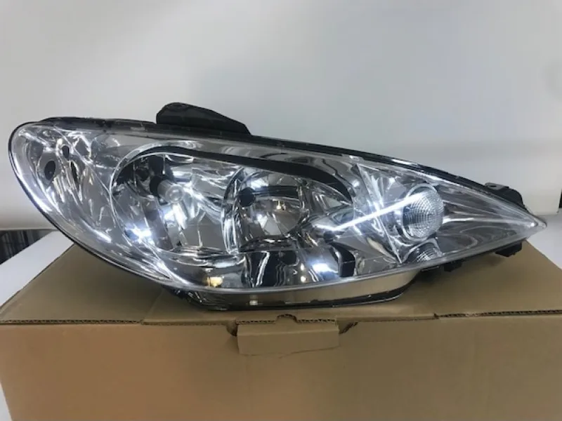 Peugeot 206+ Ön Far Sol Orijinal Çıkma
