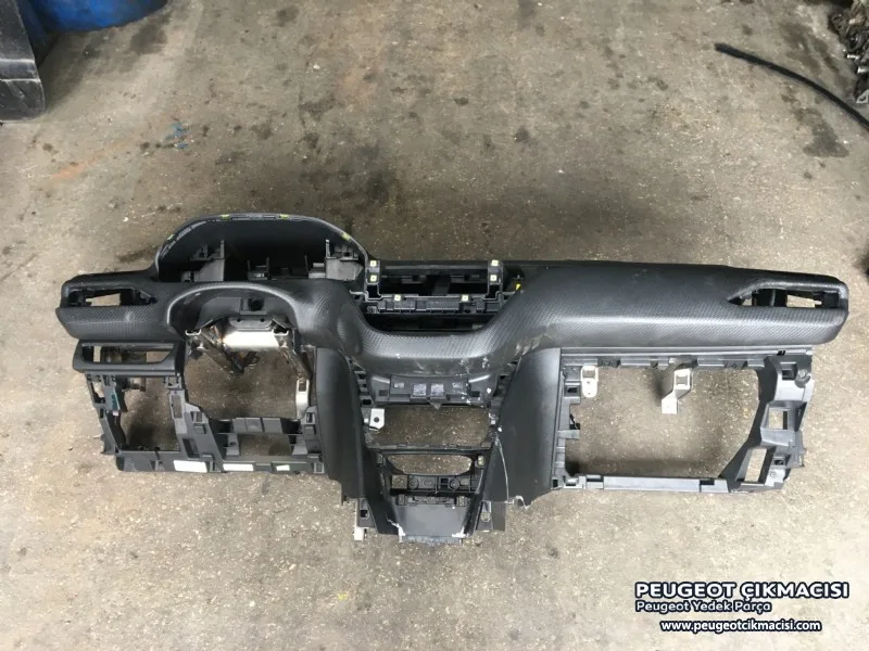 Peugeot 208 Mk1 Torpido Göğüslük Komple (Airbag Takımlı)
