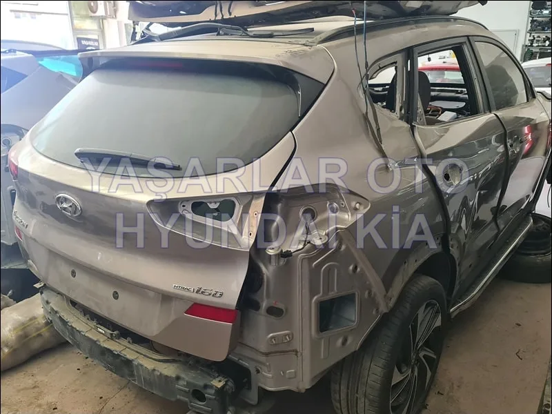 Hyundai Tucson TL Arka Stop Lambası Bagaj Üstü Sağ