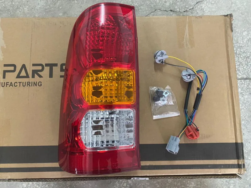 Toyota Hilux Arka Stop Lambası Sağ (Dış)