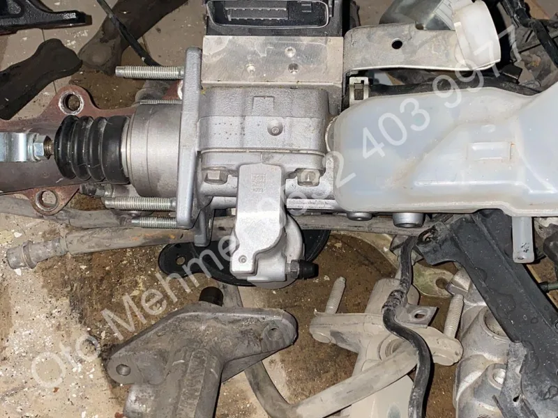 Toyota Corolla E180 ABS / ESP Beyni ve Hidrolik Pompası