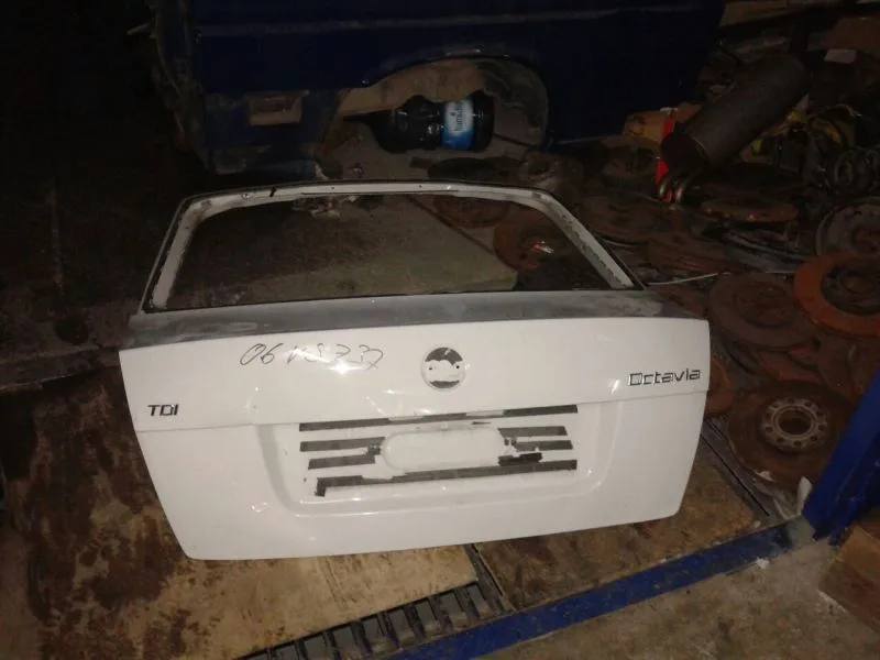 Skoda Octavia 2 Arka Stop Lambası Bagaj Üstü Sağ
