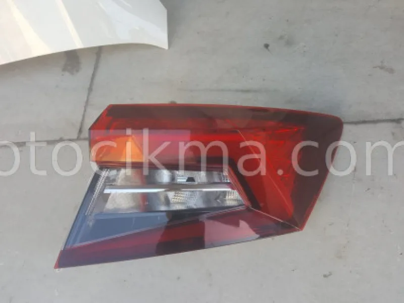 Skoda Karoq Arka Stop Lambası Bagaj Üstü Sol