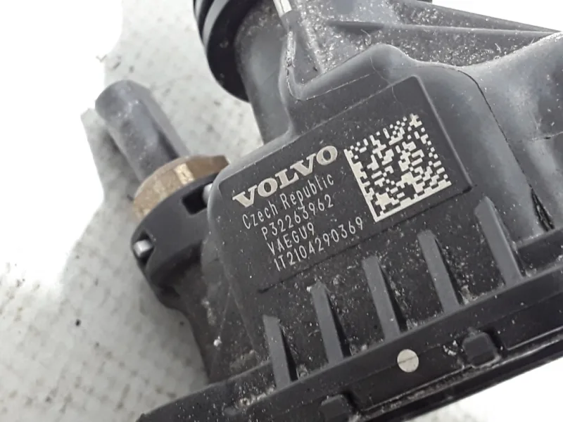 Volvo S60 III Termostat Gövdesi & Su Pompası (Devirdaim)